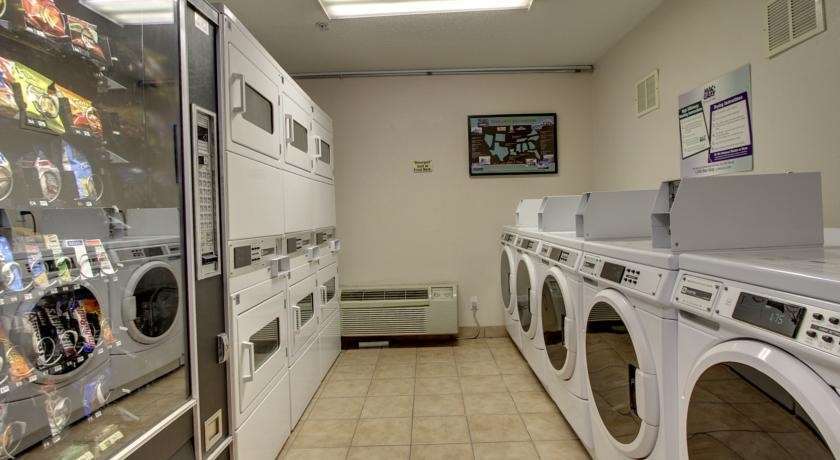 Intown Suites Extended Stay Greensboro Nc - Lanada Удобства фото