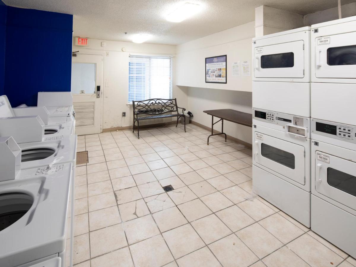 Intown Suites Extended Stay Greensboro Nc - Lanada Экстерьер фото
