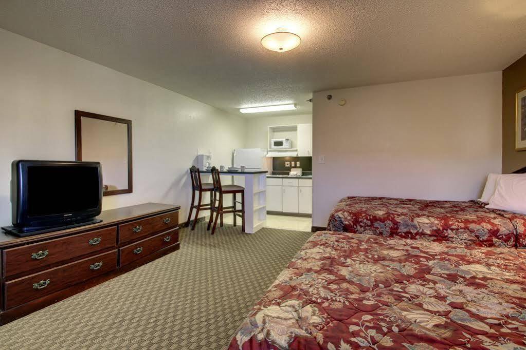 Intown Suites Extended Stay Greensboro Nc - Lanada Экстерьер фото