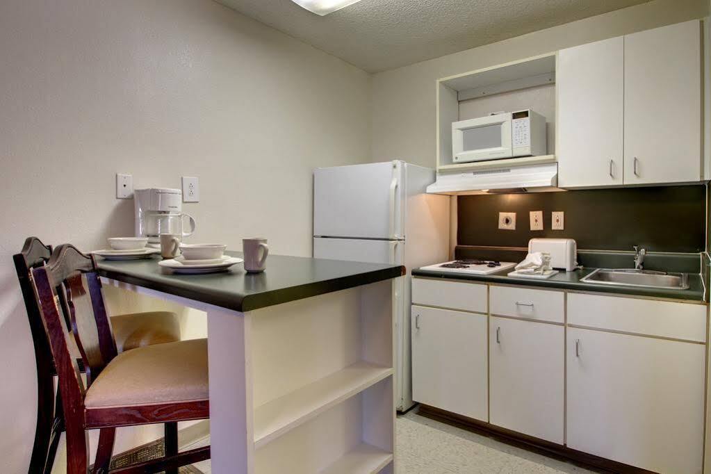 Intown Suites Extended Stay Greensboro Nc - Lanada Экстерьер фото
