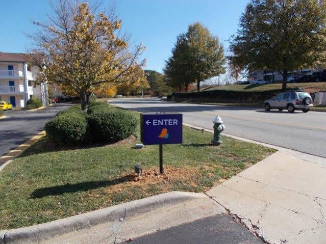 Intown Suites Extended Stay Greensboro Nc - Lanada Экстерьер фото